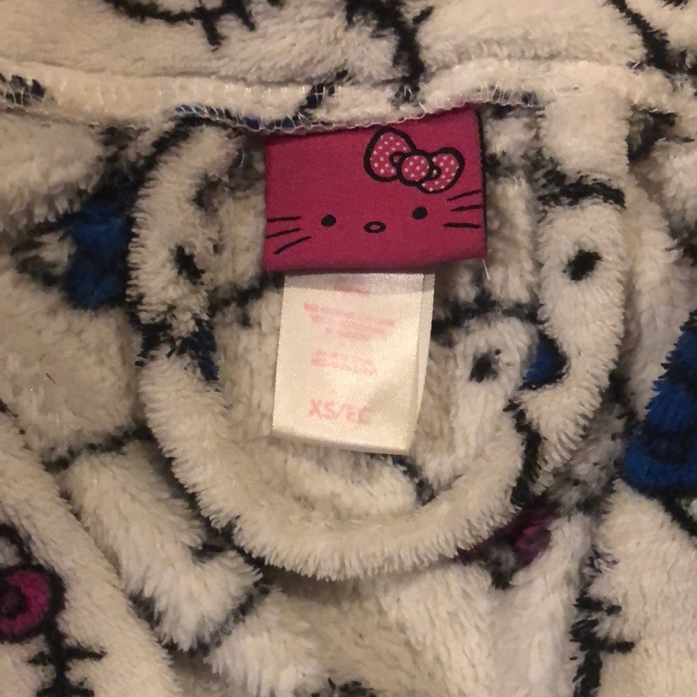 ❣︎Hello Kitty❣︎ Bathrobe - Picture 2 of 8